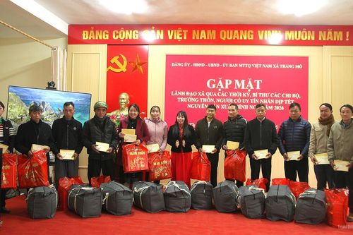 Xã Thắng Mố gặp mặt, tặng quà nguyên lãnh đạo, người có uy tín