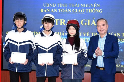 33 thí sinh đạt giải Cuộc thi 'Tìm hiểu pháp luật về an toàn giao thông trên Internet' năm 2025