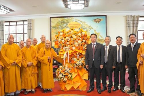 Ban Trị sự Giáo hội Phật giáo Việt Nam TP. Huế thăm, chúc Tết Thành ủy và UBND thành phố