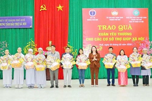 Trao quà 'Xuân Yêu thương' cho các cơ sở nuôi dưỡng tập trung