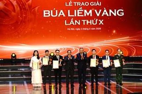 Tuyên dương bí thư chi bộ xuất sắc và trao Giải Búa liềm vàng lần thứ X năm 2025