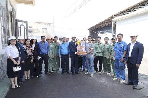 Tổng Giám đốc Vinachem Nguyễn Hữu Tú thăm, chúc Tết cán bộ, người lao động CFC