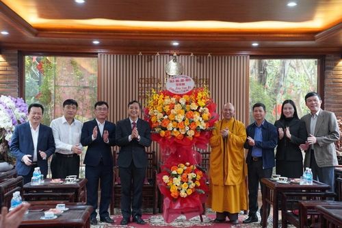 Bắc Ninh: Lãnh đạo Tỉnh ủy thăm và chúc Tết đến Thượng tọa Thích Đức Thiện tại chùa Phật Tích