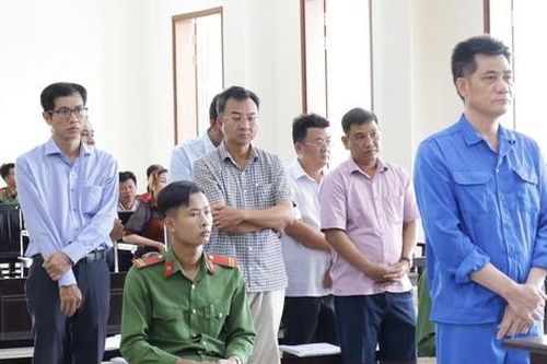 Vi phạm bồi thường khi thu hồi đất làm đường tỉnh, nhóm cán bộ lĩnh án