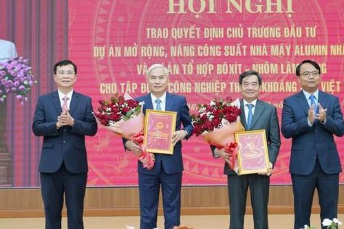 Lâm Đồng trao chủ trương đầu tư 2 dự án bô xít trị giá 60.000 tỷ đồng