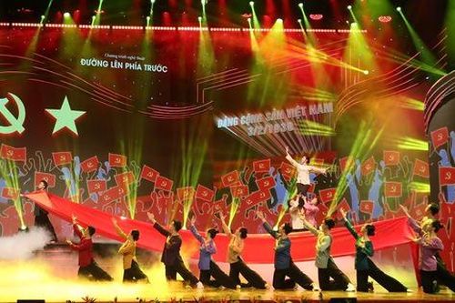 'Đường lên phía trước', bản hùng ca nghệ thuật về niềm tin và khát vọng dân tộc