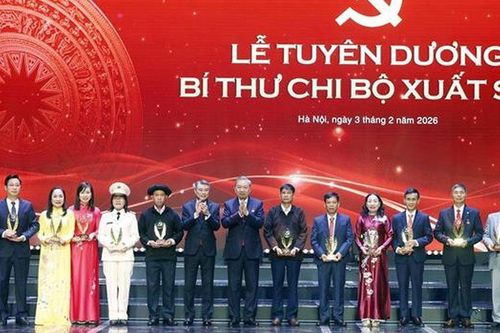 Lễ tuyên dương Bí thư Chi bộ xuất sắc và trao Giải Búa liềm Vàng lần thứ X
