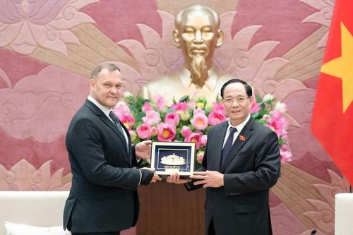 Tăng cường trao đổi thông tin tham vấn trong lĩnh vực Quốc phòng, an ninh