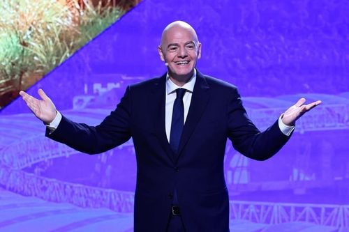 Chủ tịch FIFA kêu gọi dỡ bỏ lệnh cấm Nga dự bóng đá quốc tế