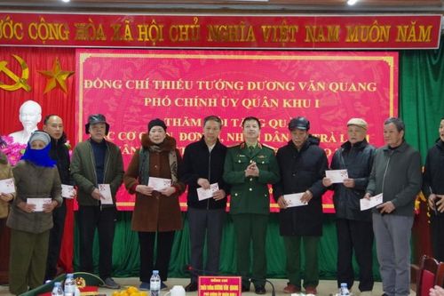 Đoàn công tác Bộ Tư lệnh Quân khu 1 thăm, chúc tết các xã biên giới
