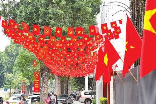 Hà Nội rực rỡ cờ hoa chào mừng Ngày thành lập Đảng