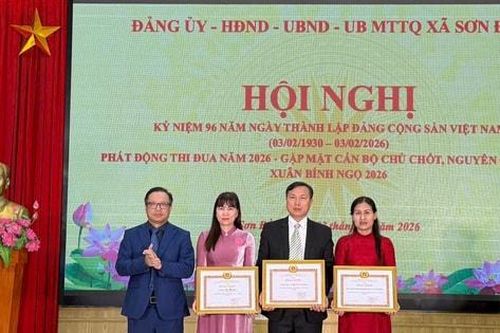 Sơn Đồng: Nhiều tập thể, cá nhân xuất sắc được khen thưởng