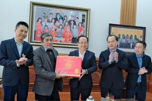 Phó Chủ tịch Thường trực HĐND TP Hà Nội Trần Thế Cương thăm, chúc Tết các đơn vị, cá nhân