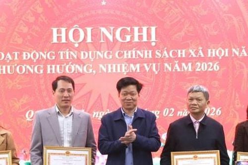 Quang Minh khen thưởng 18 tập thể, cá nhân về công tác tín dụng chính sách