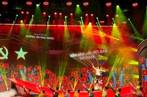Chương trình nghệ thuật 'Đường lên phía trước': Bản hòa ca niềm tin vào tương lai dưới sự lãnh đạo của Đảng