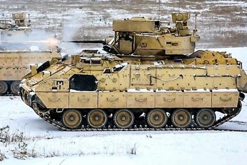 Mỹ triển khai xe chiến đấu Bradley phô trương hỏa lực sát biên giới Nga