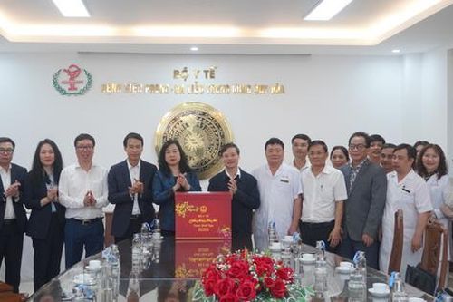 Bộ trưởng Đào Hồng Lan thăm, làm việc và chúc Tết Bệnh viện Phong-Da liễu Trung ương Quy Hòa