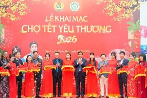 'Chợ Tết yêu thương' mang sẻ chia, ấm áp đến với người bệnh những ngày cận Tết