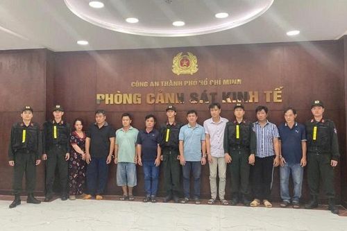 Triệt phá đường dây sản xuất, buôn bán xăng RON A95 giả tại TPHCM