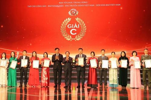 Báo Sức khỏe và Đời sống vinh dự nhận giải C Giải báo chí Búa liềm Vàng 2025