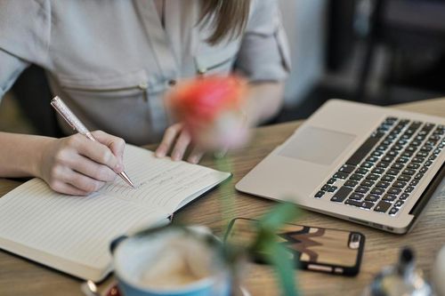 Nội dung nhanh tạo áp lực lên báo chí