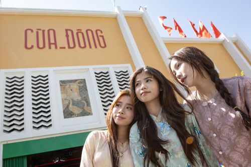Hồ Con Rùa, chợ Bến Thành thay 'áo mới', người dân đổ về check-in
