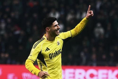 Marco Asensio ghi siêu phẩm từ khoảng cách gần 30 mét