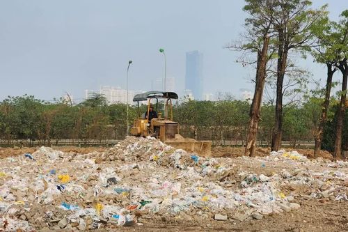 Đầu ra cho phế thải xây dựng: Gỡ nút thắt môi trường đô thị vào mùa cao điểm