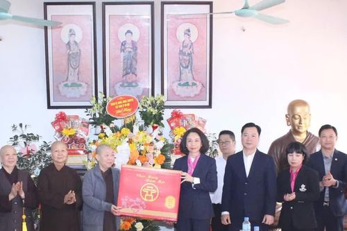 Phó Chủ tịch UBND Thành phố Hà Nội Vũ Thu Hà thăm, chúc Tết cơ sở tôn giáo