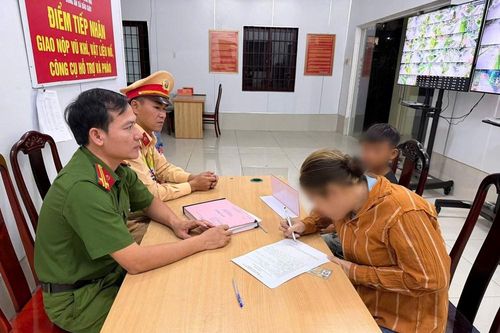 Xử lý thiếu niên ném đá làm vỡ cửa kính tàu hỏa