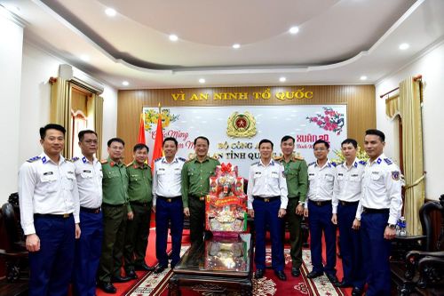 Phối hợp đồng bộ các lực lượng, xây dựng thế trận vững chắc bảo vệ biển đảo Quảng Ngãi
