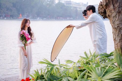 Giới trẻ mạnh tay chi tiền chụp ảnh áo dài Tết