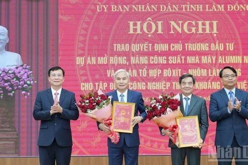 Trao chủ trương đầu tư nâng công suất 2 dự án bô-xít, tổng mức đầu tư gần 60.000 tỷ đồng