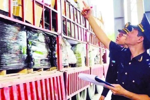 Hải quan cửa khẩu làm việc 24/7, tháo gỡ vướng mắc thông quan thực phẩm