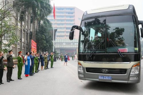 Ấm áp 'Chuyến xe về quê ăn Tết' Xuân Bính Ngọ tại Học viện Cảnh sát Nhân dân