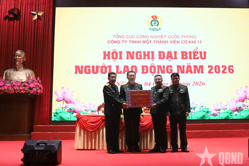Thượng tướng Lê Quang Minh: Nhà máy Z117 chú trọng bồi dưỡng cán bộ trình độ cao, công nhân lành nghề