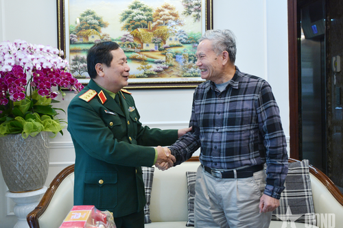 Thượng tướng Lê Huy Vịnh chúc Tết Thượng tướng Trương Quang Khánh, Thượng tướng Lê Hữu Đức