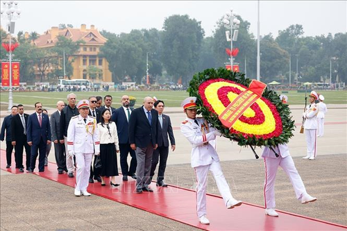 Chủ tịch Hạ viện Jordan vào Lăng viếng Chủ tịch Hồ Chí Minh, tham quan Hoàng Thành Thăng Long