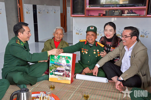 'Xuân Biên phòng ấm lòng dân bản' ở A Lưới 3