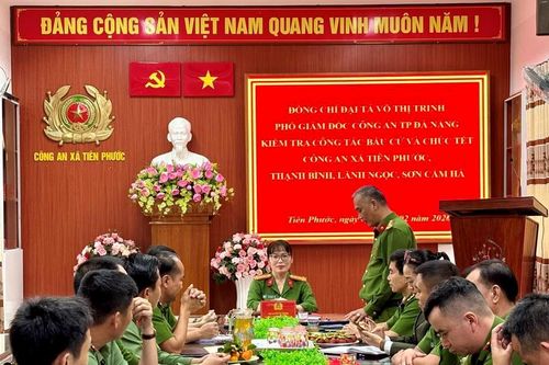 Đại tá Võ Thị Trinh thăm, làm việc với Công an các xã phía Nam