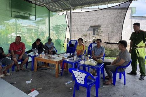 Khởi tố 'bác thằng bần'