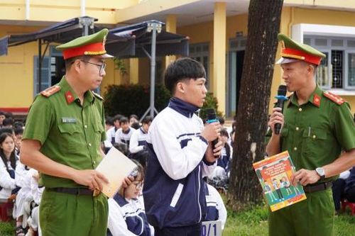 Xây dựng 'lá chắn' phòng, chống ma túy trong học đường