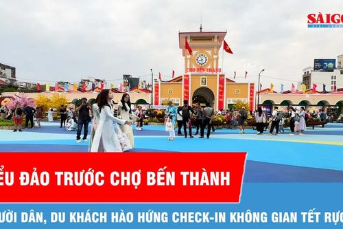Hào hứng check-in không gian tết rực rỡ trước chợ Bến Thành