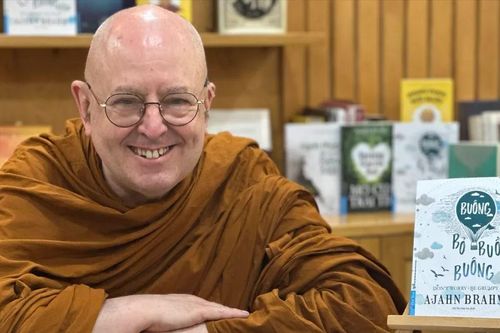 Thiền sư Ajahn Brahm giao lưu với bạn đọc Việt Nam tại Đường sách TPHCM
