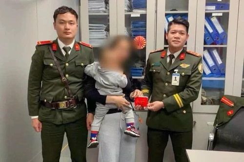 Người phụ nữ bỏ quên nhiều trang sức vàng ở sân bay Phú Bài