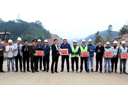 Lãnh đạo tỉnh Lạng Sơn kiểm tra công tác trực Tết tại các đơn vị và tiến độ dự án trọng điểm