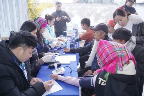 Khám bệnh, cấp phát thuốc miễn phí cho hơn 400 người dân vùng cao tỉnh Sơn La