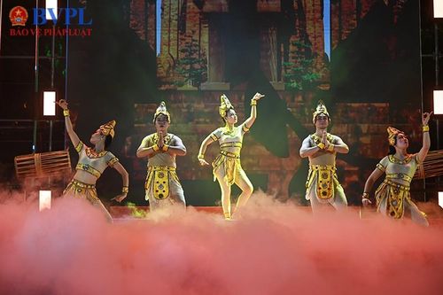 Vì sao đề nghị tạm dừng chương trình 'Linh thiêng xứ Trầm' tại Tháp Bà Ponagar Nha Trang?