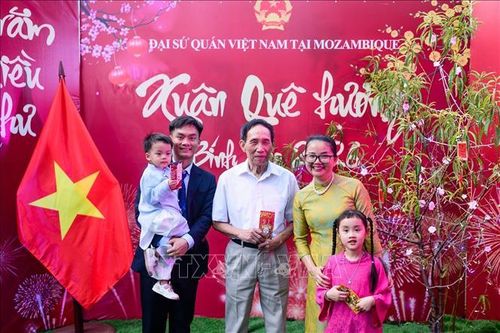 Ấm áp chương trình 'Xuân quê hương' tại Mozambique