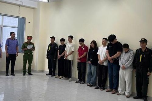 Bắt tạm giam 7 đối tượng trong đường dây mua bán thuốc lá điện tử quy mô lớn